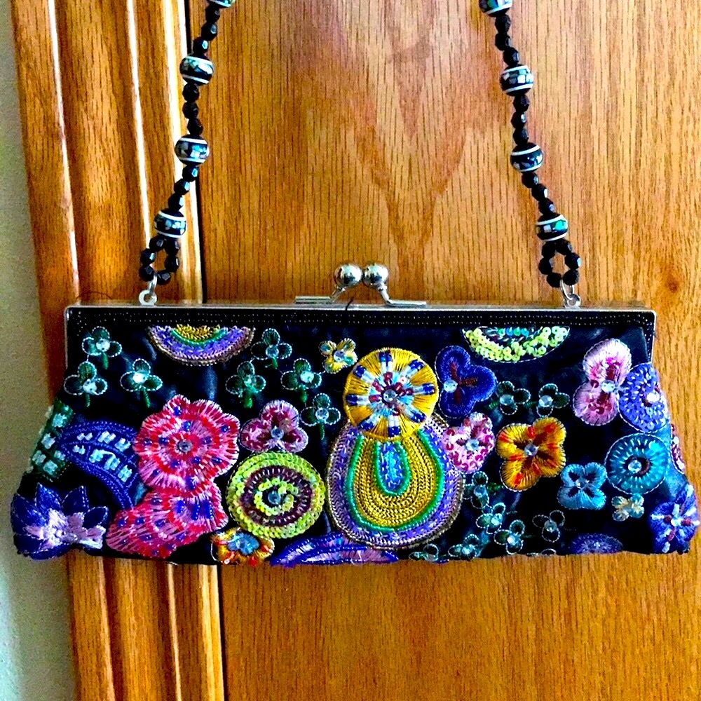 Gorgeous black beaded floral satin kisslock mini bag purse beads sequins VGUC